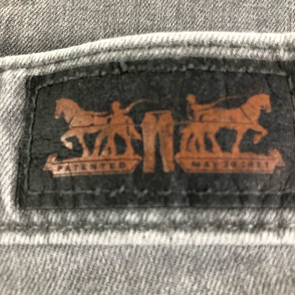 Levi’s Mid Rise Skinny Gray Denim Jeans - Picture 6 of 8